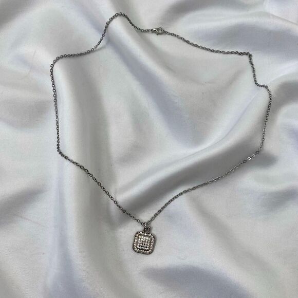 Minimalist Silver Glam Rhinestone Square Pendant Necklace - Picture 2 of 5